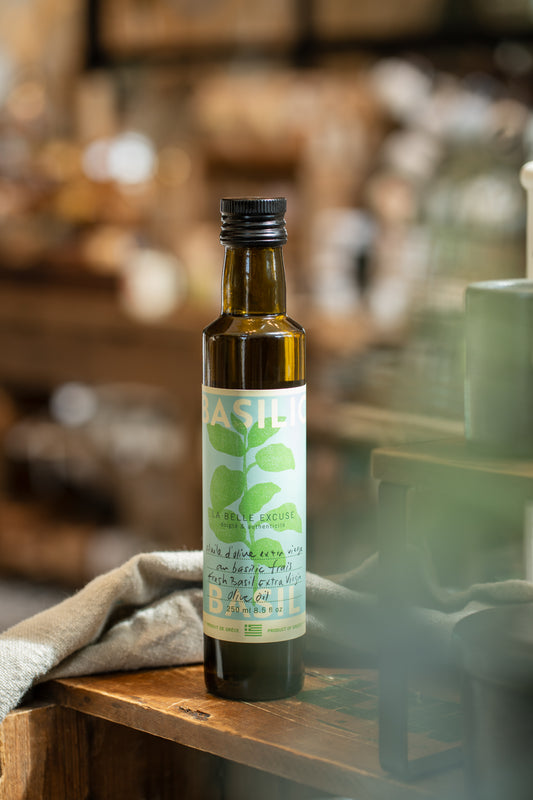 250 ml La Belle Excuse extra virgin olive oil infused with fresh basil during production.