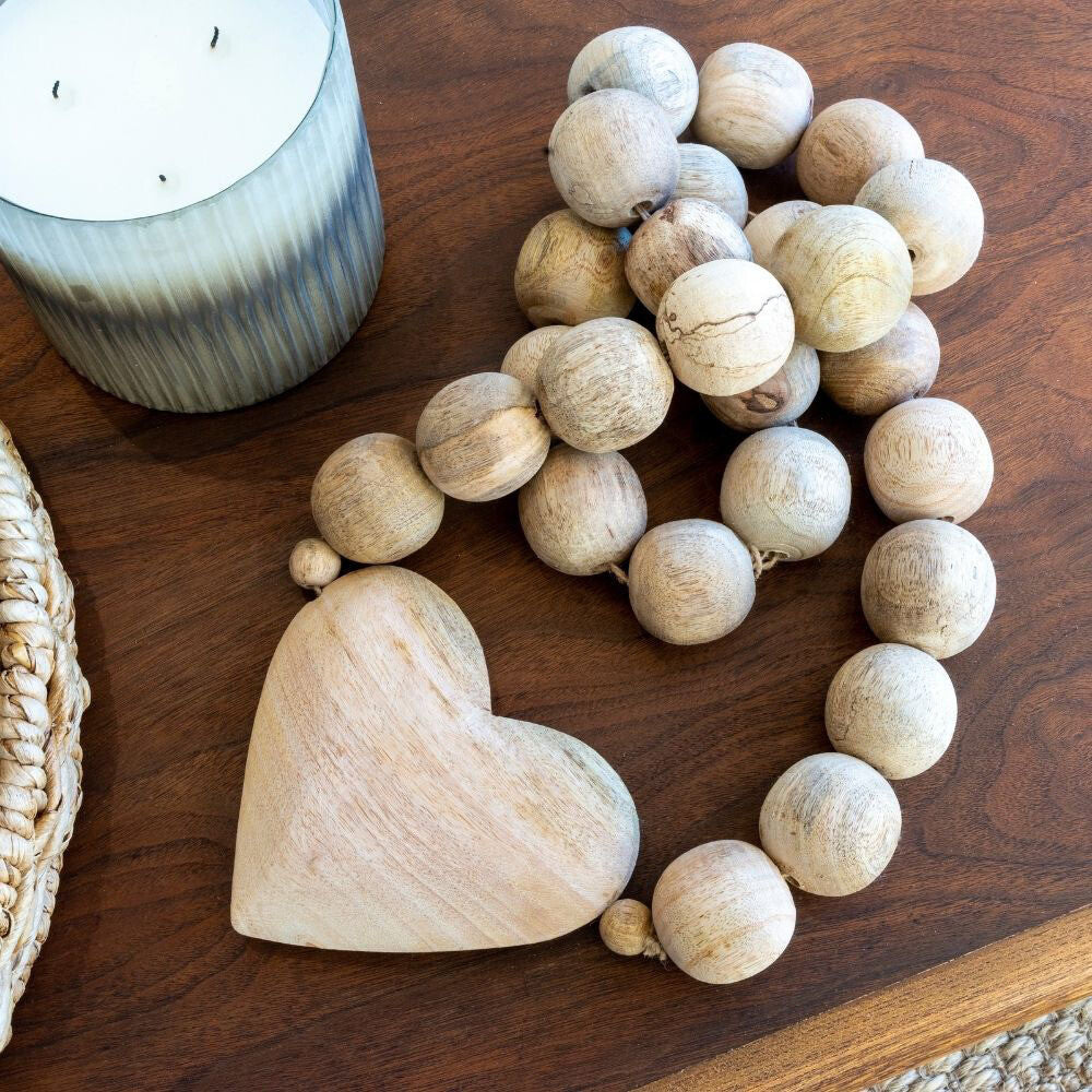 Chaîne de perles en bois avec coeur