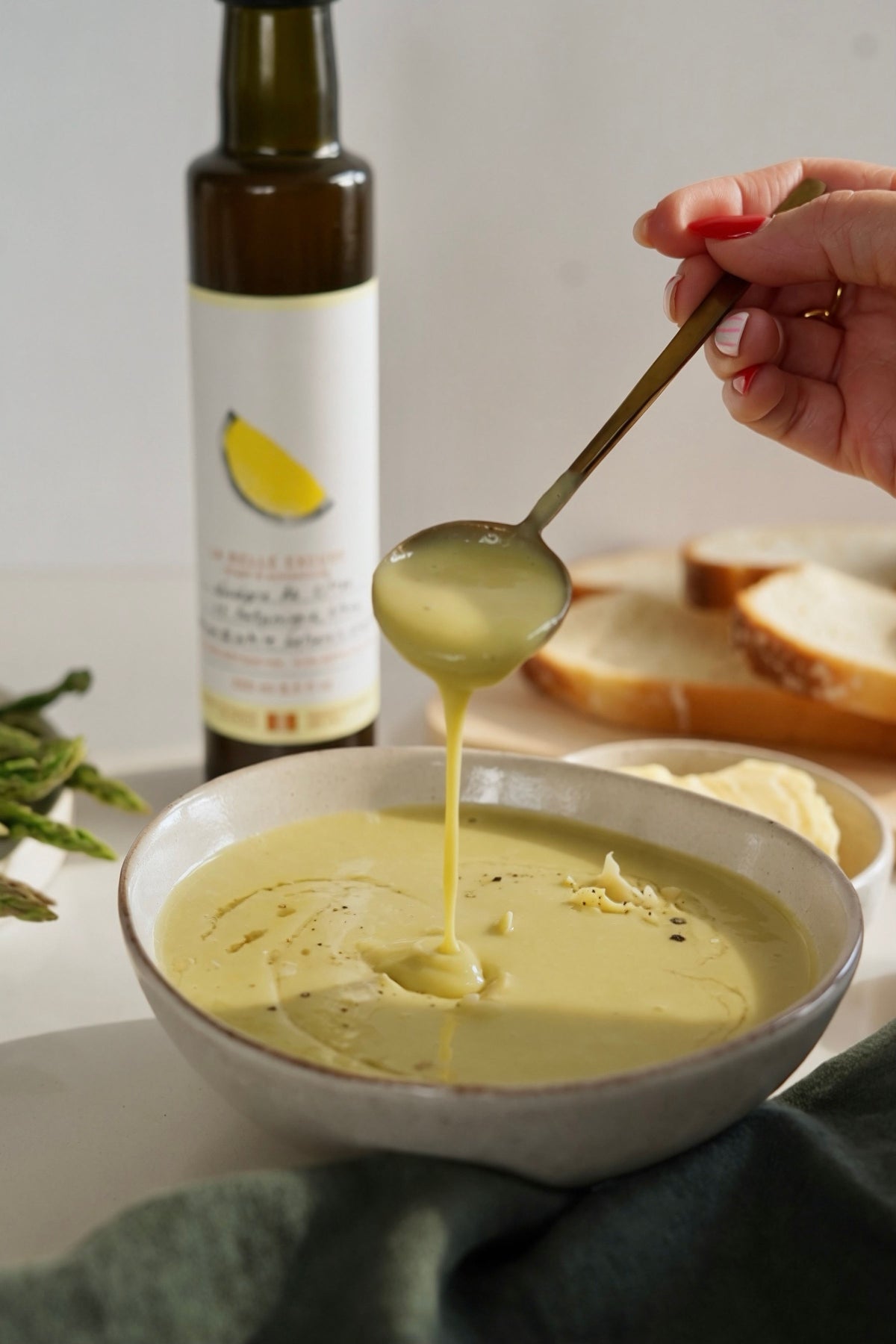 La Belle Excuse Lemon and White Balsamic Vinegar, a flavourful blend that can be used as a substitute for fresh lemon (250ml).