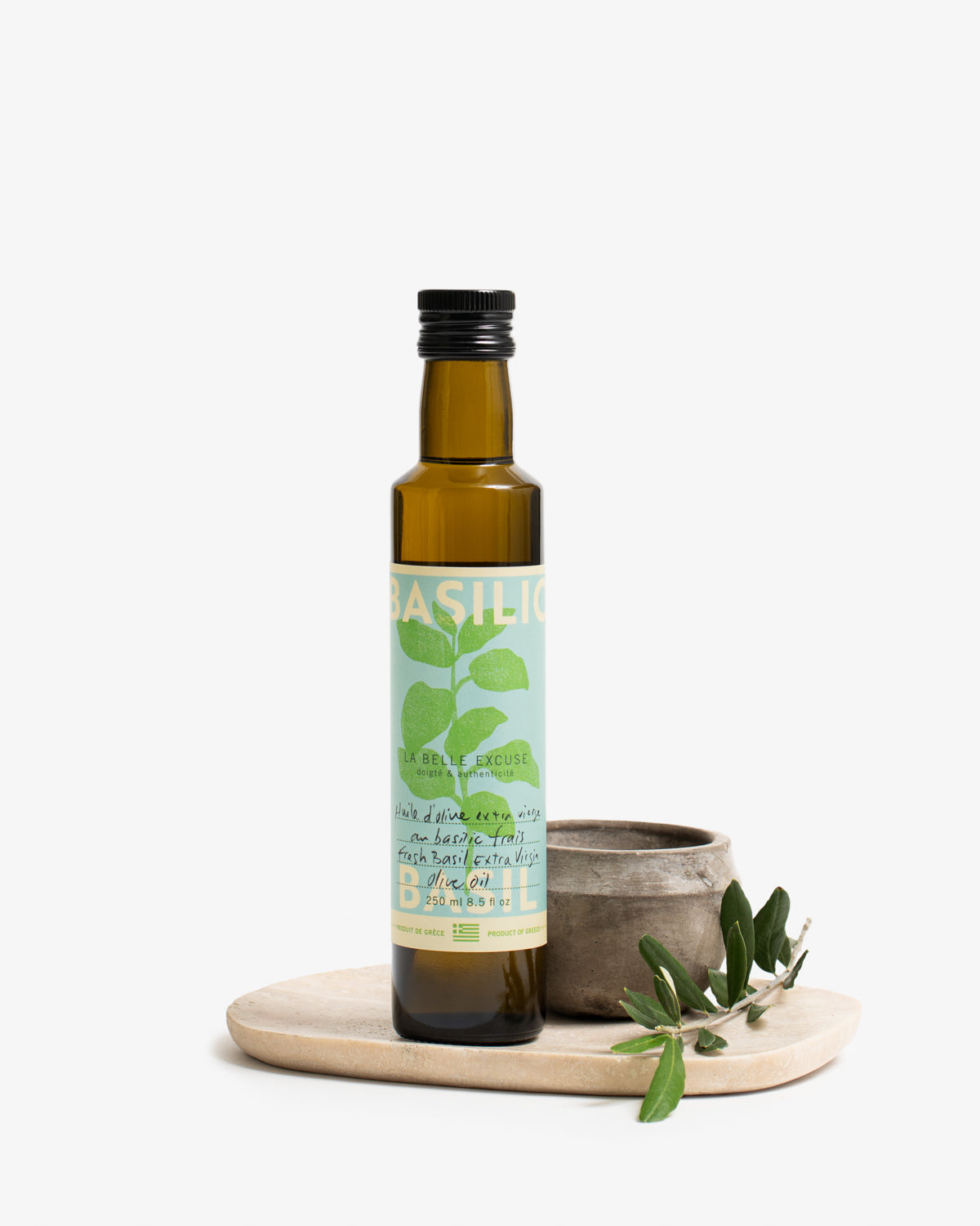 250 ml La Belle Excuse extra virgin olive oil infused with fresh basil during production.